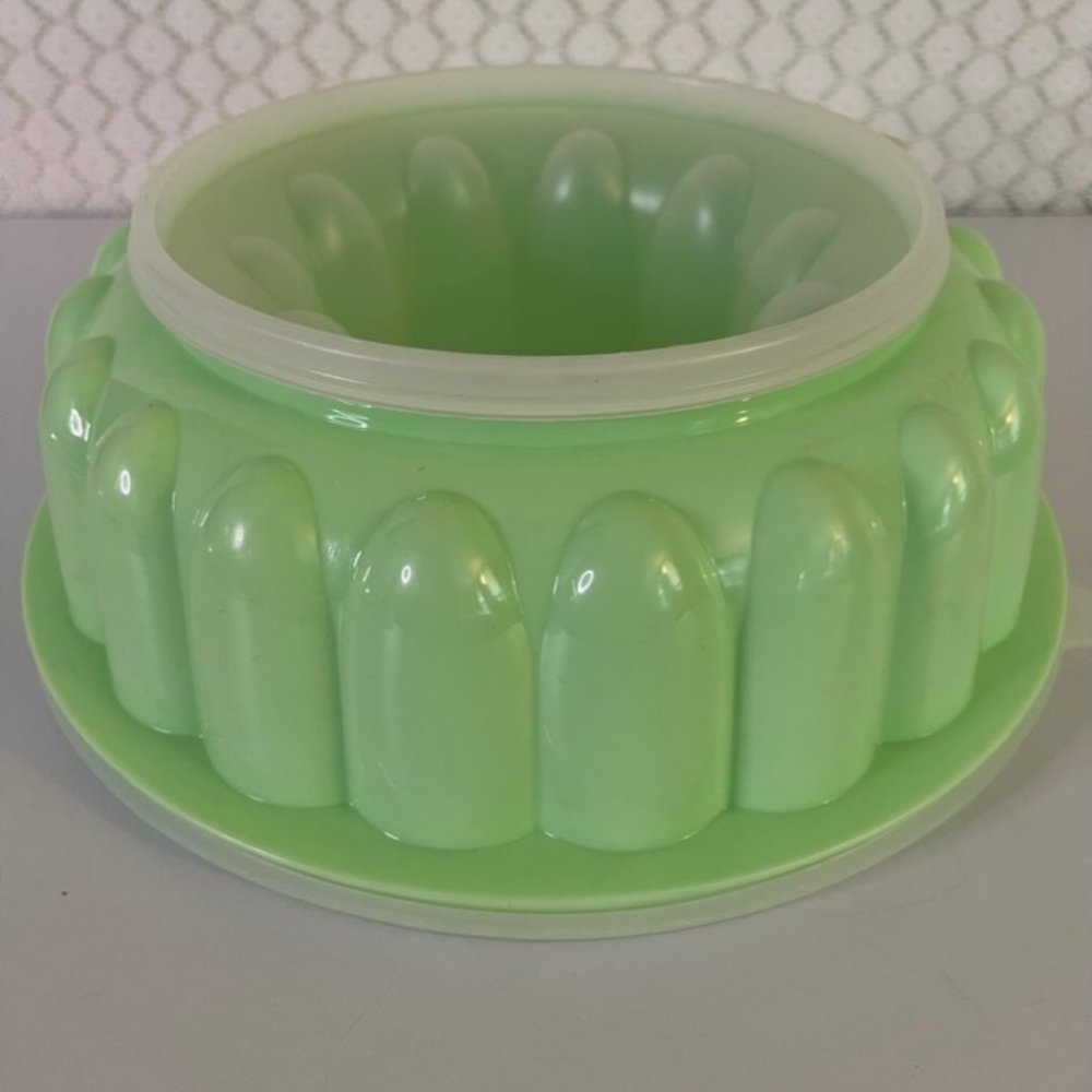 Vtg 3 piece Tupperware Jello Mold Ice Ring Mint Green 1202 EUC Rarely Used